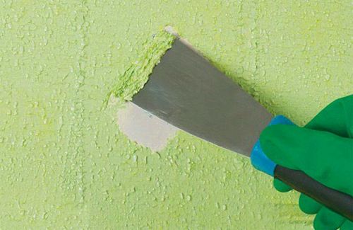Чем и как снять водоэмульсионную краску с потолка, смотрите на фото и видео