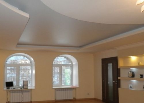 Использование двухуровневых потолков в коттедже