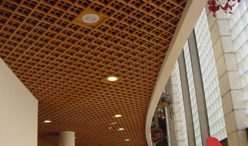 Ячеистые деревянные потолки - разновидности, плюсы и минусы