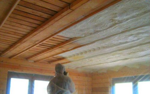 Как и чем утеплить деревянный потолок?