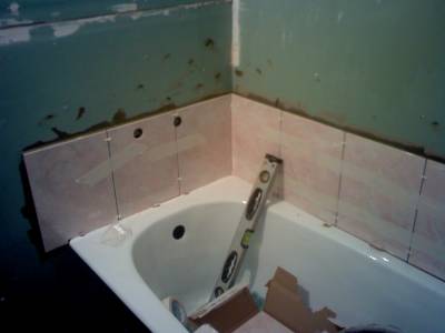 Как правильно делается выравнивание стен в ванной под плитку?
