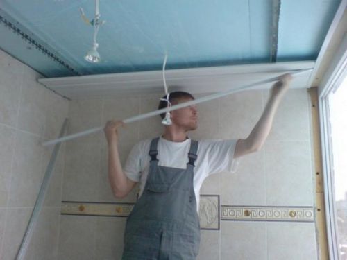 Как смонтировать подвесной потолок из пвх панелей