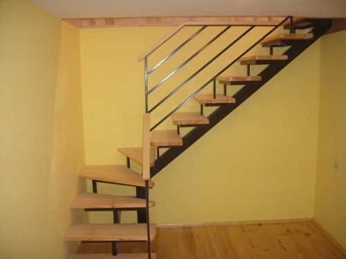 Лестницы на мансарду в доме: фото в частном, как сделать своими руками, наружная на этаж, компактная складная в комнату