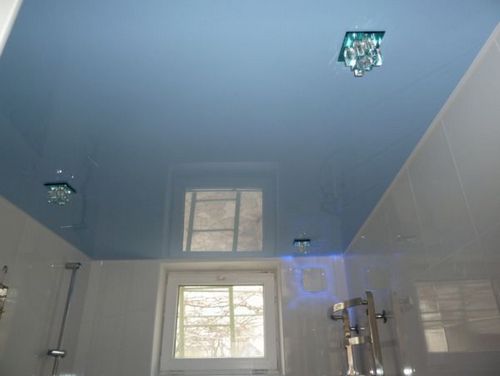 Натяжной потолок в ванной комнате + фото