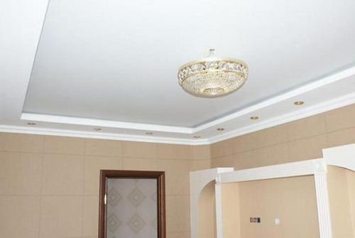 Натяжной сатиновый потолок в интерьере - фото различных вариантов