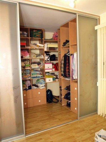 Планировка гардеробной комнаты: онлайн, фото как организовать, план для 3 кв м, примеры для маленькой, варианты как правильно