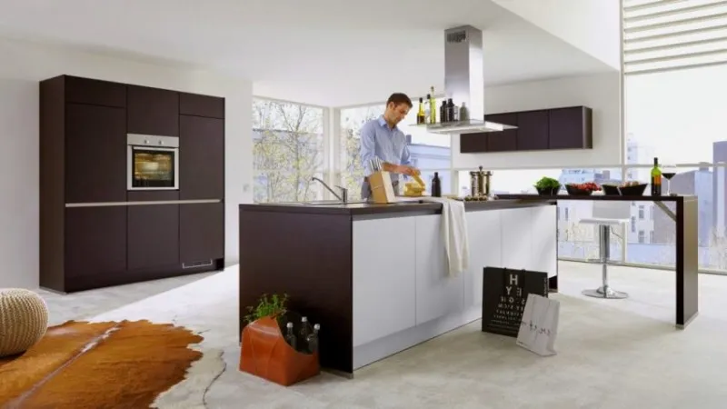 Поворотная барная стойка представляет собой очень удобный предмет кухонной мебели, проектирование которого нередко требует индивидуального подхода