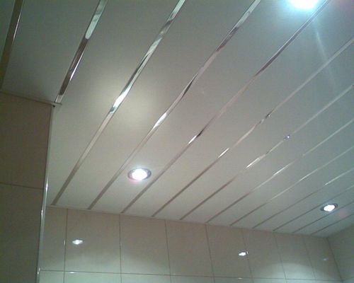 Алюминиевые потолки реечные: подвесные панели, технические характеристики, видео как собрать, монтаж и устройство