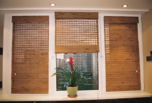 Бамбуковые шторы: фото, рулонные на дверной проем, римская на окна, деревянные жалюзи, с рисунком, из соломки, своими руками, виды, видео
