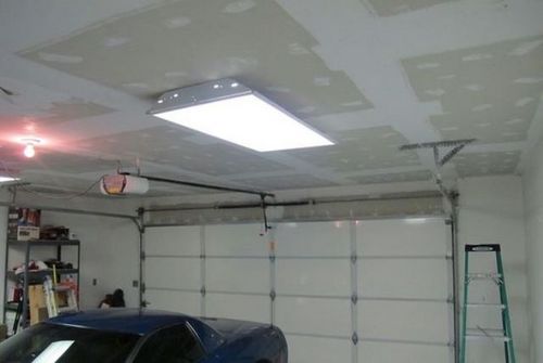 Чем дешево и красиво обшить потолок в гараже?
