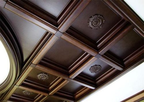 Декоративные потолки из дерева - преимущества, недостатки и варианты исполнения