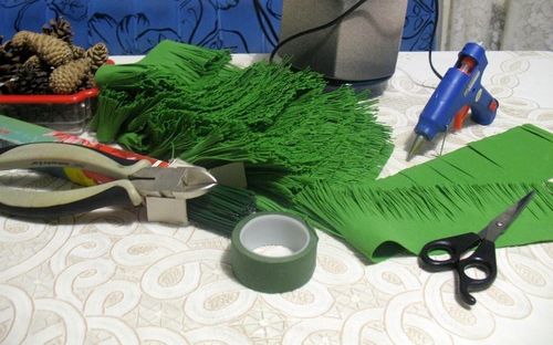 Елка из фоамирана своими руками мастер-класс: как сделать еловые веточки, фото украшений, ободок на видео