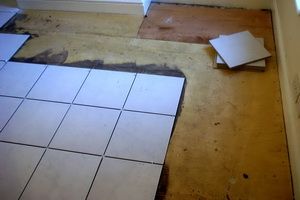Как правильно положить плитку на деревянный пол: подготовка основания, настил пола под плиткой