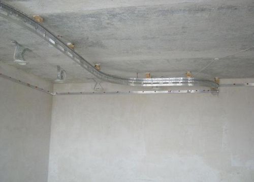 Как сделать натяжные потолки на закругленный потолок?