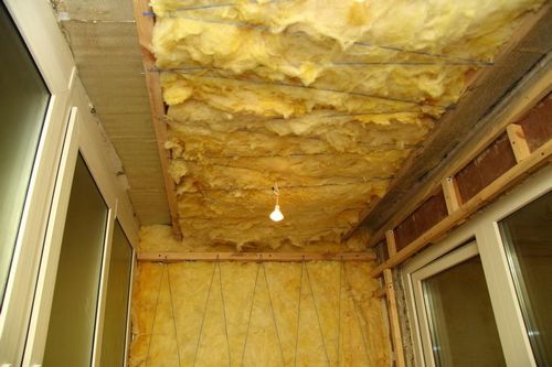 Как утеплить потолок в частном доме минватой: со стороны чердака укладка, как лучше закрепить и как правильно