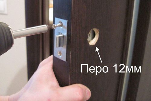 Как врезать замок в межкомнатную дверь: врезка своими руками, установка деревянной, как вставить дверной, видео