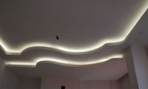 Как выбрать дизайн освещения потолков, как сделать монтаж, особенности устройства для комнаты с низкими потолками, примеры на фото и видео
