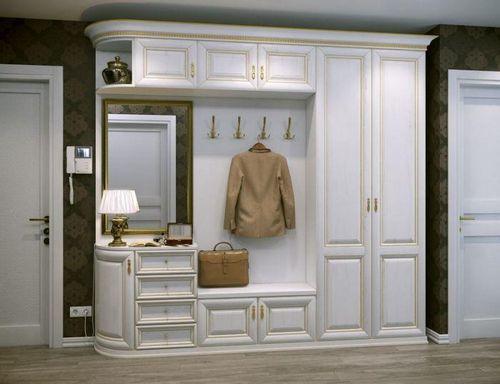 Классическая прихожая: стиль мебели, фото коридора, консоль светлая, дизайн узкого белого шкафа-купе