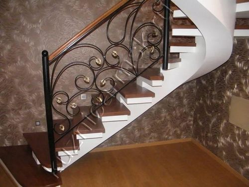 Кованые лестницы: фото на второй этаж, ковка и элементы в интерьере, заборы белые, художественные деревянные