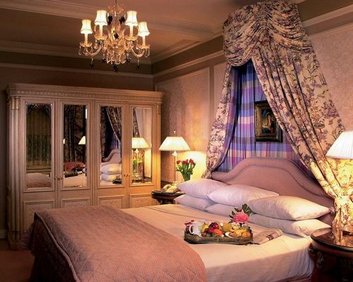 Красивые спальни: фото дизайна в квартире, красивый интерьер в доме, как сделать самую красивую в мире, картинки как обставить