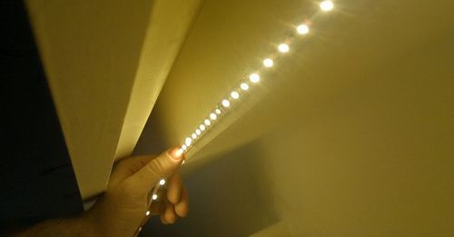 Крепление светодиодной ленты на потолок