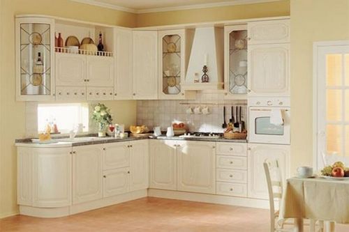 Кухня в белых цветах