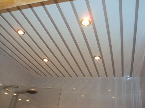 Металлические потолки: декоративные панели Албес, плитка в ванную, монтаж Сesal из реек, фото как разбирать, наборные и перфорированные