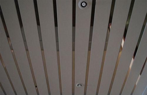 Металлический подвесной потолок - технические особенности, какой выбрать: кассетный, панельный или реечный, смотрите фотографии и видео
