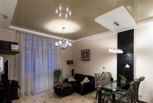 Освещение в гостиной с натяжными потолками - особенности и схемы расположения светильников
