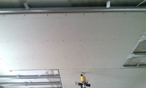 Подвесной потолок из гипсокартона - варианты дизайна, как сделать монтаж, какие подвесы лучше использовать, смотрите фото +видео