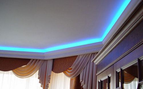 Потолочный плинтус с подсветкой светодиодной, монтаж на фото и видео