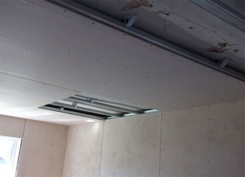 Потолок из гипсокартона - инструкция: как правильно крепить гипсокартон по периметру конструкции, какой потолок лучше: парящий, декоративный, квадратный или плавающий, смотрите фотографии и видео