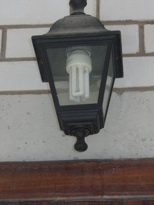 Проводка на чердаке и светильники над входом: монтаж систем охраны, домофона и видеонаблюдения