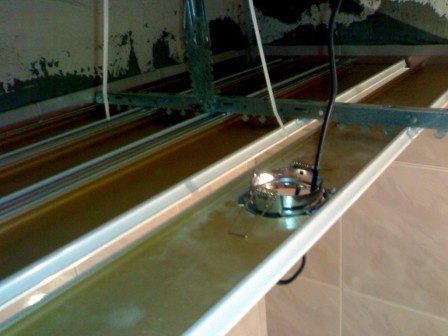 Реечный потолок в ванной комнате: варианты дизайна и установка