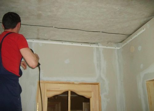 Ремонт потолка: самому в квартире, своими руками, видео и фото, советы для пола и стен, с чего начать и как сделать