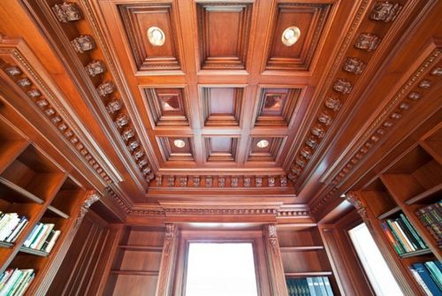 Резные деревянные потолки - варианты и особенности