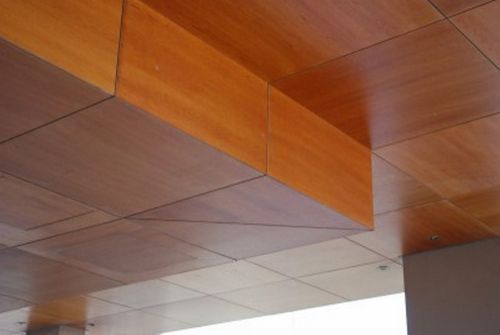 Шпонированные деревянные подвесные потолки