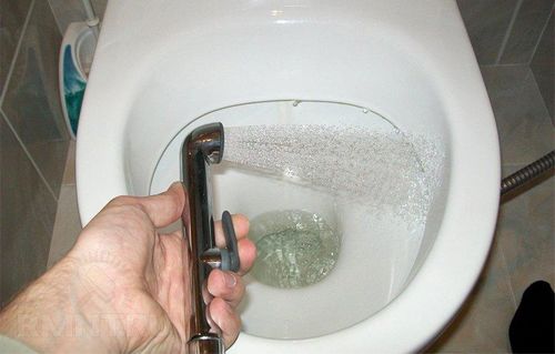 Смеситель с гигиеническим душем: сантехнический скрытого монтажа, встраиваемый для раковины наружного монтажа