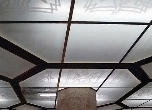 Стеклянный подвесной потолок, особенности матового и прозрачного материала, как правильно выбрать стекловолокно, детали на фото +видео