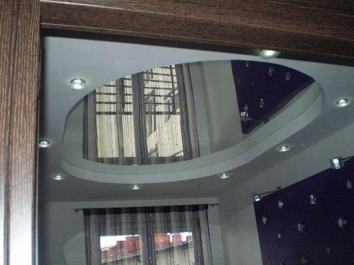 Зеркальные натяжные потолки - что это такое и где их применяют?