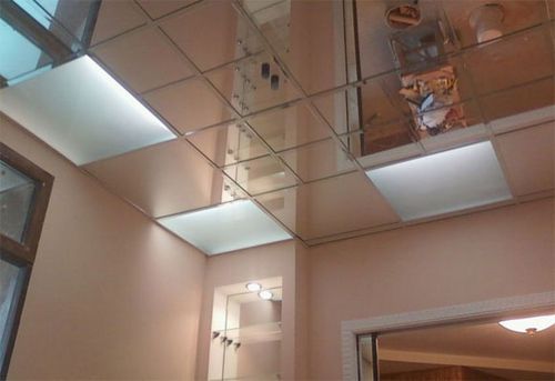 Зеркальные панели для потолка, характеристика зеркальной плитки, особенности пластиковых панелей, фотографии и видео