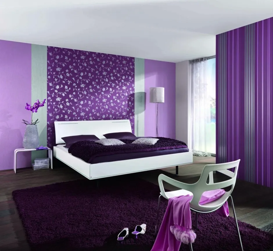 Спальня в фиолетом свете