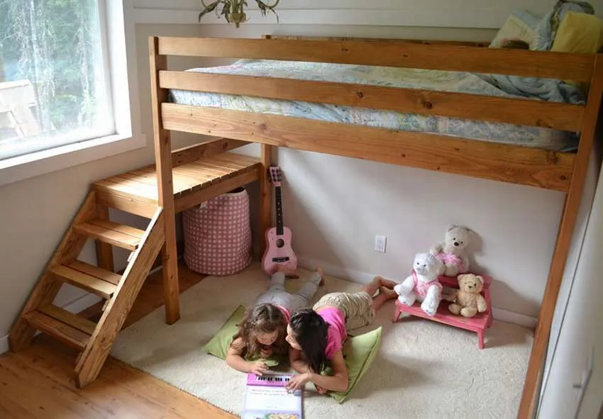 кровать-чердак с лестницей для детей