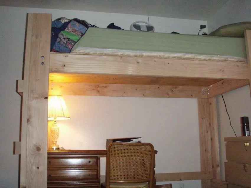 кровать-чердак для взрослых из дерева