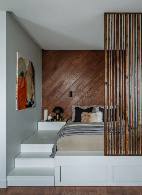 идеи для маленьких квартир: кровать на подиуме 