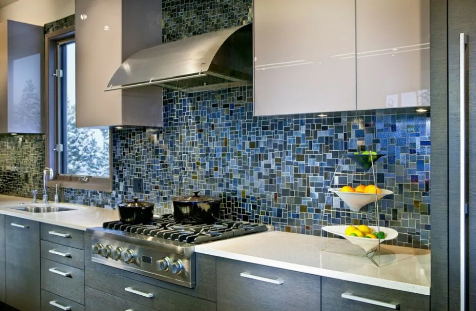 Мозаика в интерьере кухни
