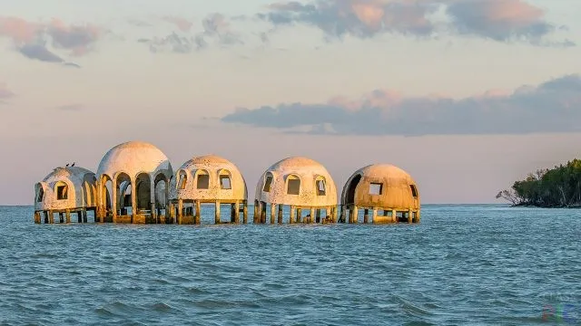 Таинственные купольные строения на южной оконечности острова Марко