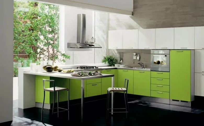 Кухня в бело зеленом цвете