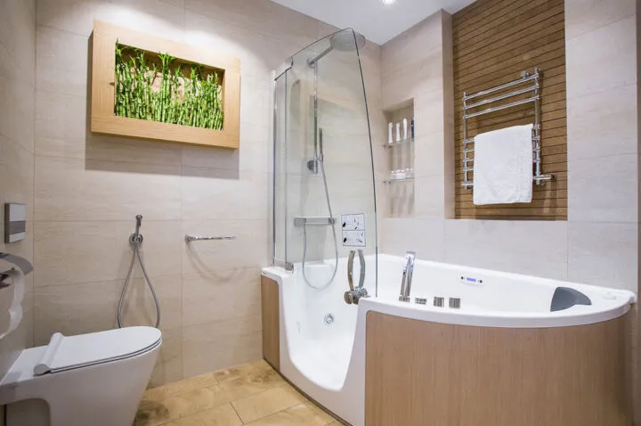 Правильный выбор сантехники, мебели и аксессуаров поможет создать уютное пространство в ванной