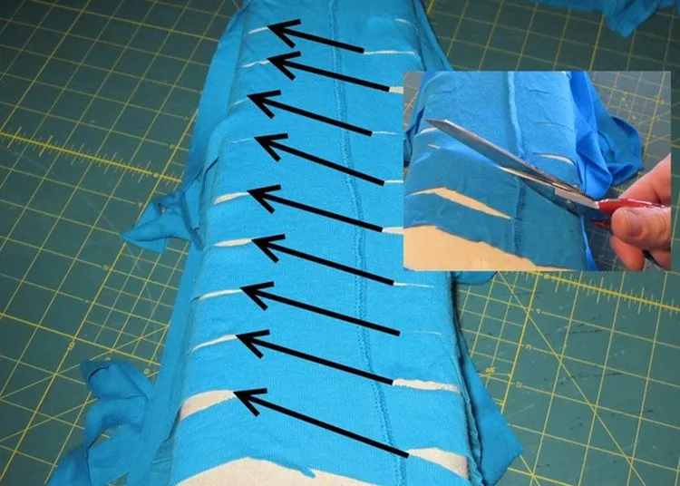 Технология нарезания лент из футболочной материи.